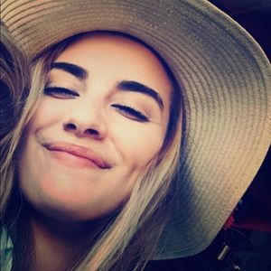 Meet your Posher, Carly